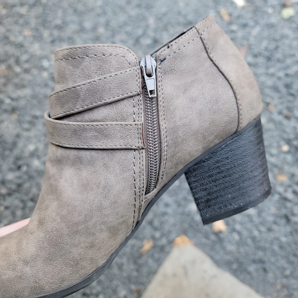 Indigo Rd. Sigrid Booties - Picture 12 of 12